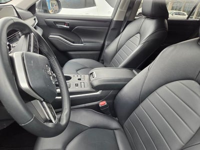 2025 Toyota Highlander XLE