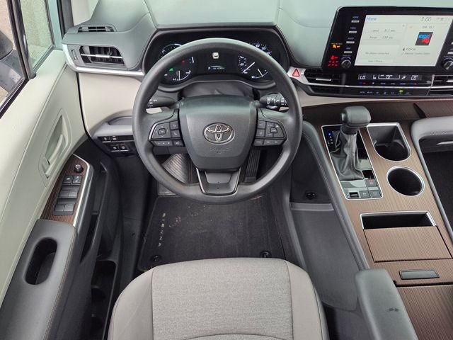 2024 Toyota Sienna LE 8 Passenger