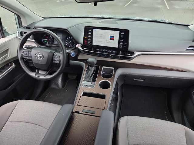 2024 Toyota Sienna LE 8 Passenger