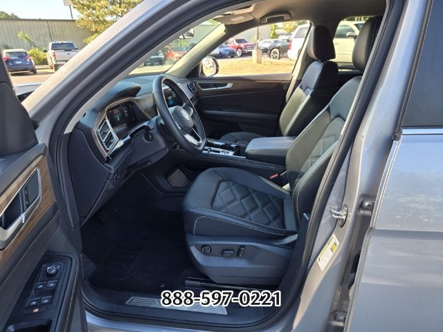 2025 Volkswagen Atlas 2.0T SE w/Technology