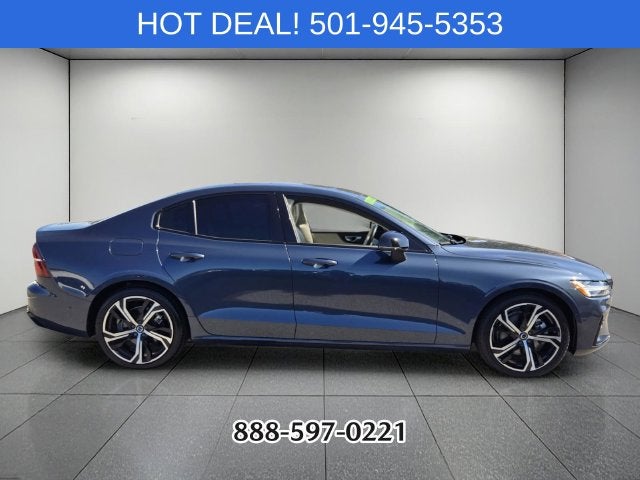2024 Volvo S60 B5 Plus Dark Theme
