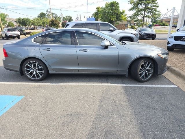 2017 Volvo S90 T6 Momentum