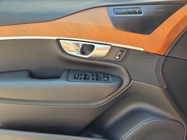 2023 Volvo XC90 B6 Plus 6-Seater