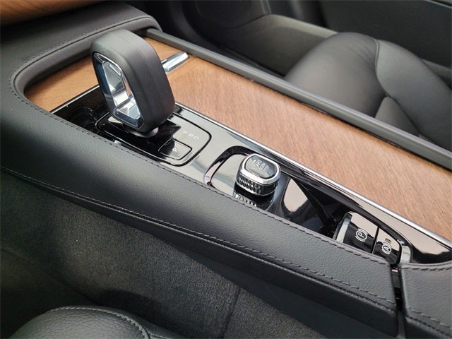 2025 Volvo XC90 B6 Plus 7-Seater