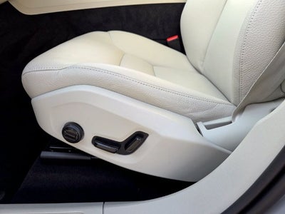 2025 Volvo XC60 Plug-In Hybrid T8 Plus