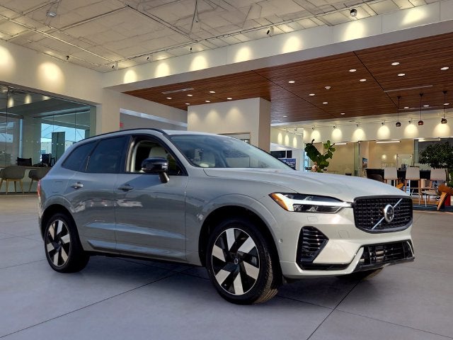 2025 Volvo XC60 Plug-In Hybrid T8 Plus