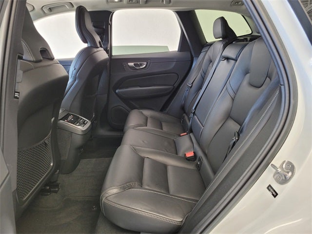 2023 Volvo XC60 B5 Ultimate Bright Theme