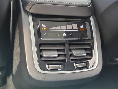 2023 Volvo XC60 B5 Ultimate Bright Theme