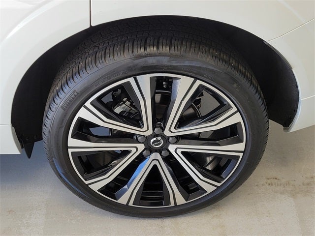 2023 Volvo XC60 B5 Ultimate Bright Theme