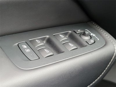 2023 Volvo XC60 B5 Ultimate Bright Theme