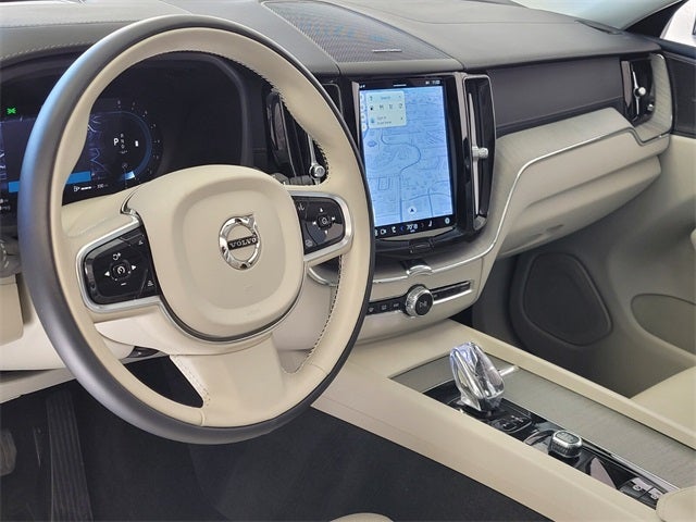 2023 Volvo XC60 B5 Ultimate Bright Theme