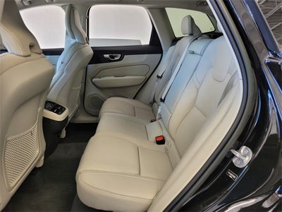 2023 Volvo XC60 B5 Ultimate Bright Theme