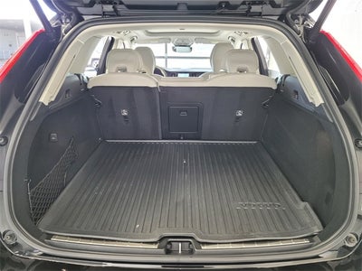 2023 Volvo XC60 B5 Ultimate Bright Theme