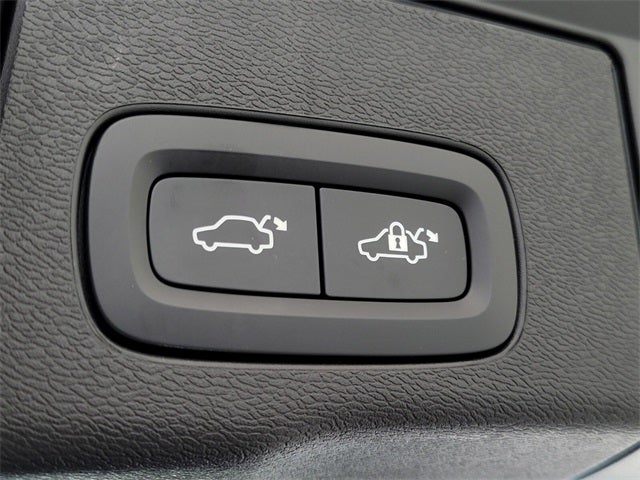 2023 Volvo XC60 B5 Ultimate Bright Theme