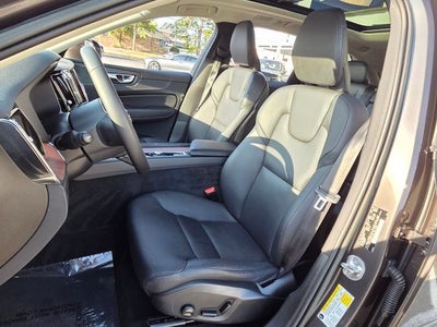 2023 Volvo XC60 B5 Plus Bright Theme
