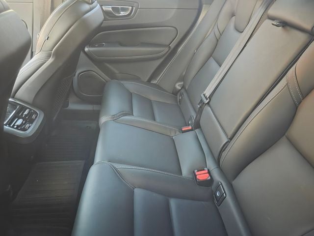 2023 Volvo XC60 B5 Ultimate Bright Theme