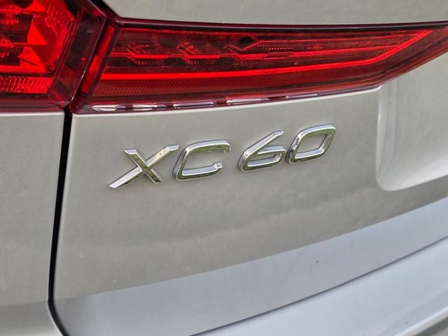 2023 Volvo XC60 B5 Ultimate Bright Theme
