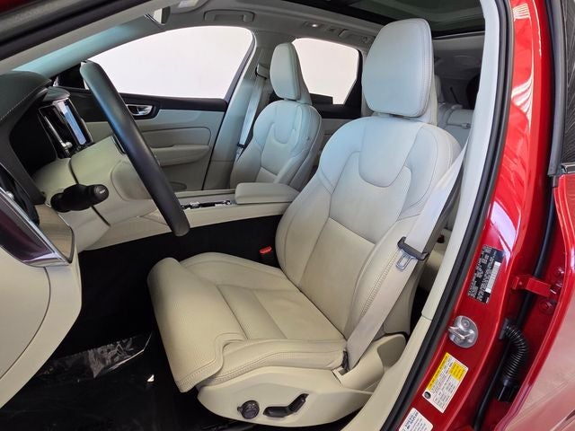 2023 Volvo XC60 B5 Ultimate Dark Theme