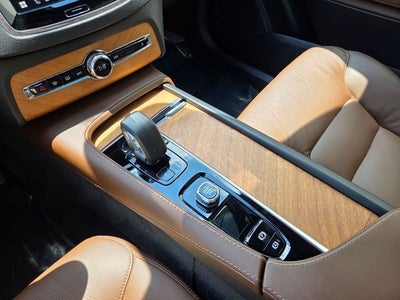 2024 Volvo XC90 B5 Plus