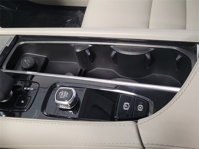 2024 Volvo XC90 B5 Core