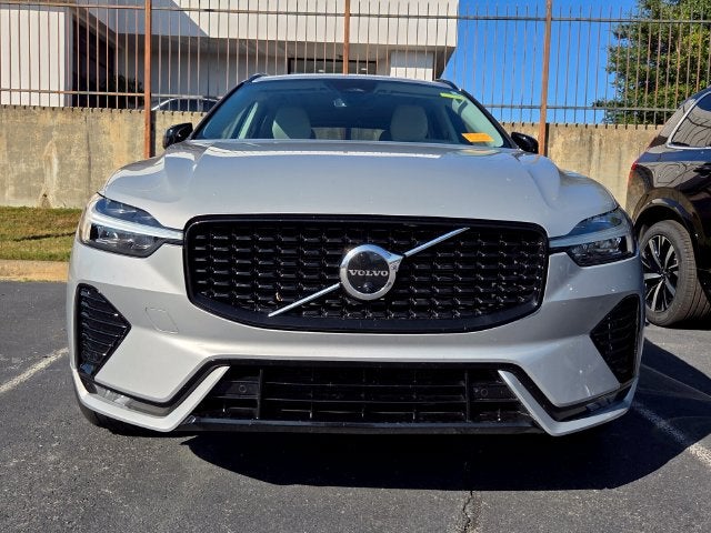 2023 Volvo XC60 B5 Ultimate Dark Theme