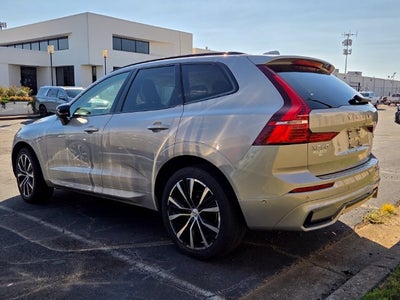 2023 Volvo XC60 B5 Ultimate Dark Theme