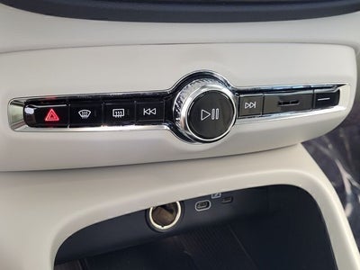 2026 Volvo XC40 B5 Plus