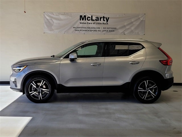 2025 Volvo XC40 B5 Core