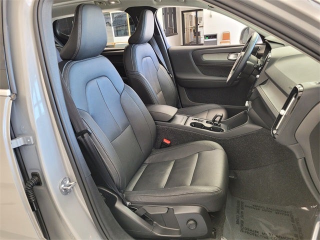 2025 Volvo XC40 B5 Core