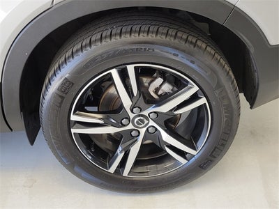 2025 Volvo XC40 B5 Core