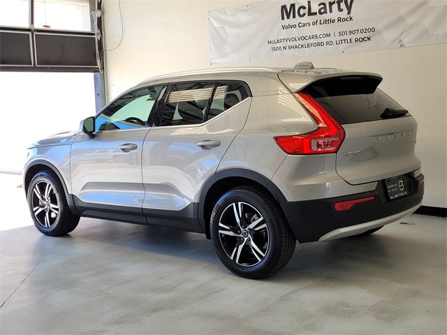 2025 Volvo XC40 B5 Core