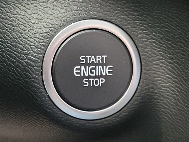 2025 Volvo XC40 B5 Core