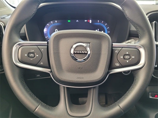 2025 Volvo XC40 B5 Core