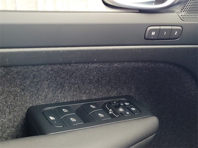 2025 Volvo XC40 B5 Core