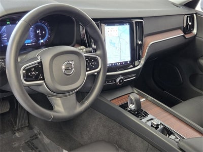 2025 Volvo V60 Cross Country B5 Plus