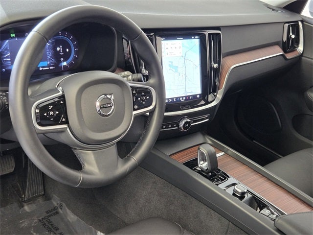 2025 Volvo V60 Cross Country B5 Plus