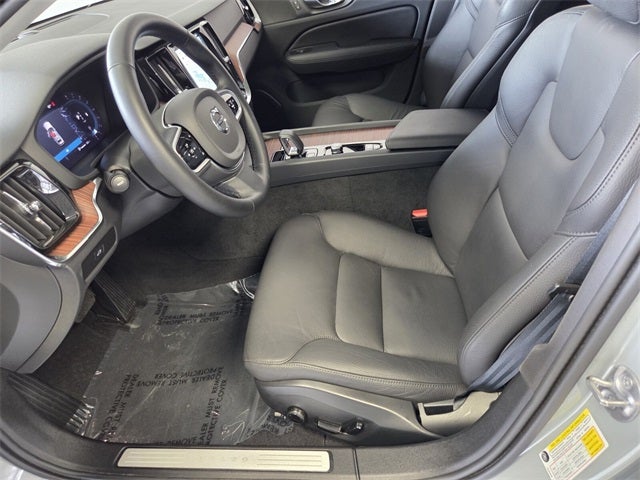 2025 Volvo V60 Cross Country B5 Plus