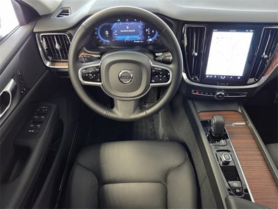 2025 Volvo V60 Cross Country B5 Plus