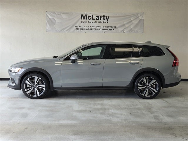 2025 Volvo V60 Cross Country B5 Plus