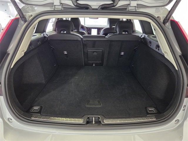 2025 Volvo V60 Cross Country B5 Plus