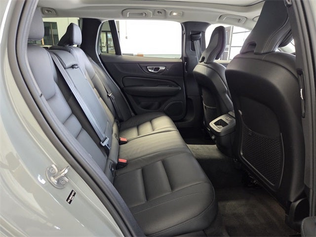 2025 Volvo V60 Cross Country B5 Plus