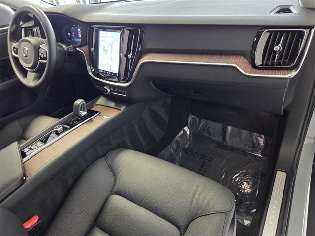 2025 Volvo V60 Cross Country B5 Plus