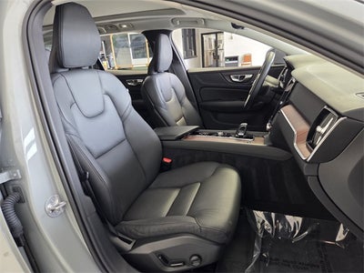 2025 Volvo V60 Cross Country B5 Plus