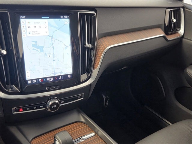 2025 Volvo V60 Cross Country B5 Plus