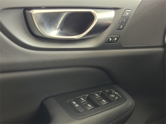 2025 Volvo V60 Cross Country B5 Plus