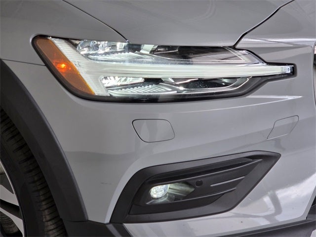 2025 Volvo V60 Cross Country B5 Plus