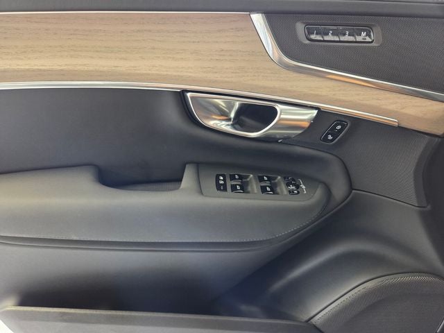 2025 Volvo XC90 B5 Plus 2025.5