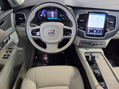 2025 Volvo XC90 B5 Plus