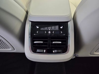 2025 Volvo XC90 B5 Plus