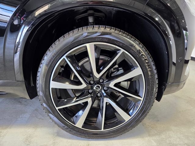 2025 Volvo XC90 B5 Plus